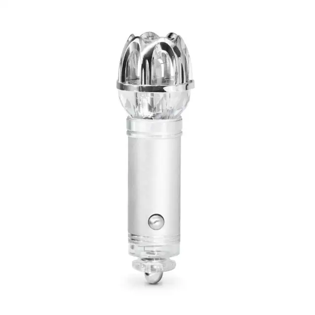 Mini purificator de aer, auto, argintiu, compact si elegant, usor de asezat in orice autovehicul, functioneaza prin ionizare, captand particulele de praf, polenul si alti alergeni